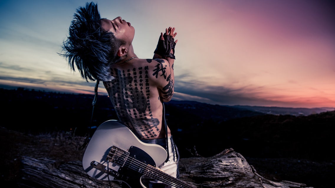 Amazon.com: MIYAVI SAMURAI SESSIONS vs 15 Photographers